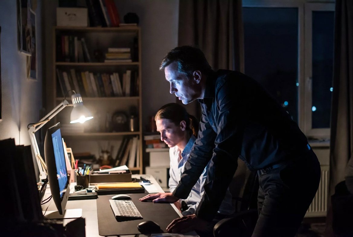 How to Survive a Micromanager in a Slack-First Workplace